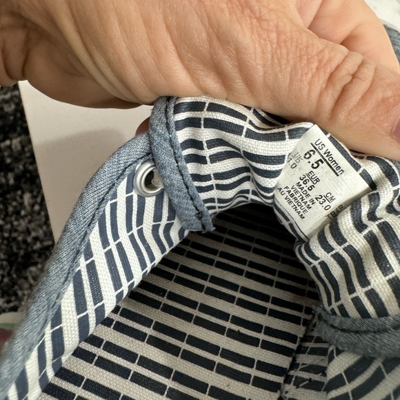 Vans - Picture 3 of 4